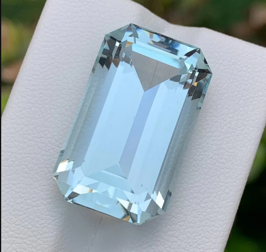 Gem Stone - Variety (Aqua Marine) - Color (Blue) - Shape (Octagonal) - Species (Natural Beryl) - 31.77-carat