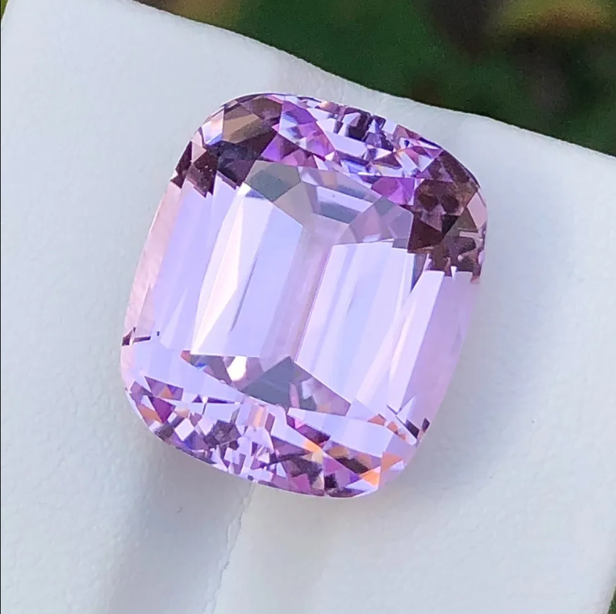 Gem Stone - Variety (Kunzite) - Color (Purplish Pink) - Shape (Hexagone) - Species (Natural Spodumene) - 22.75-carat