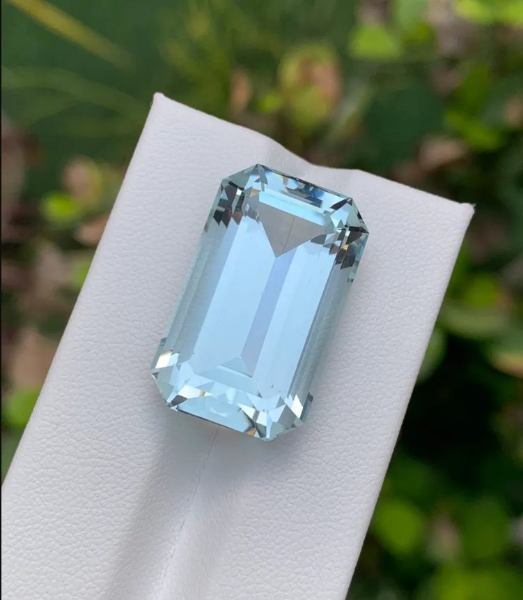 Gem Stone - Variety (Aqua Marine) - Color (Blue) - Shape (Octagonal) - Species (Natural Beryl) - 31.77-carat
