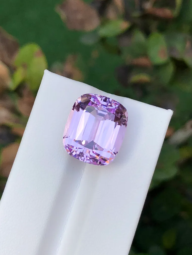 Gem Stone - Variety (Kunzite) - Color (Purplish Pink) - Shape (Hexagone) - Species (Natural Spodumene) - 22.75-carat