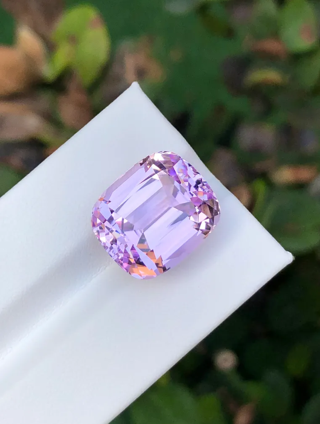 Gem Stone - Variety (Kunzite) - Color (Purplish Pink) - Shape (Hexagone) - Species (Natural Spodumene) - 22.75-carat