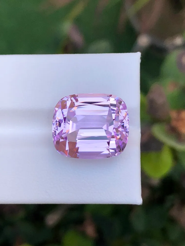 Gem Stone - Variety (Kunzite) - Color (Purplish Pink) - Shape (Hexagone) - Species (Natural Spodumene) - 22.75-carat
