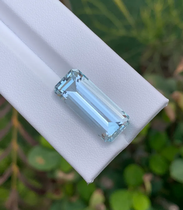 Gem Stone - Variety (Aqua Marine) - Color (Blue) - Shape (Octagonal) - Species (Natural Beryl) - 15.54 carats