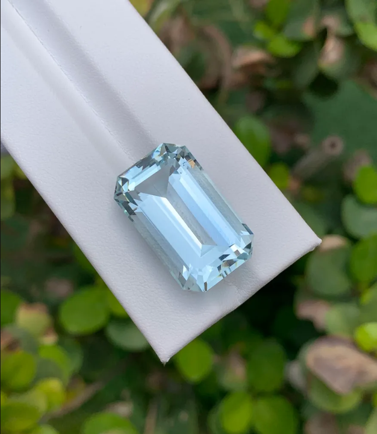 Gem Stone - Variety (Aqua Marine) - Color (Blue) - Shape (Octagonal) - Species (Natural Beryl) - 31.77-carat
