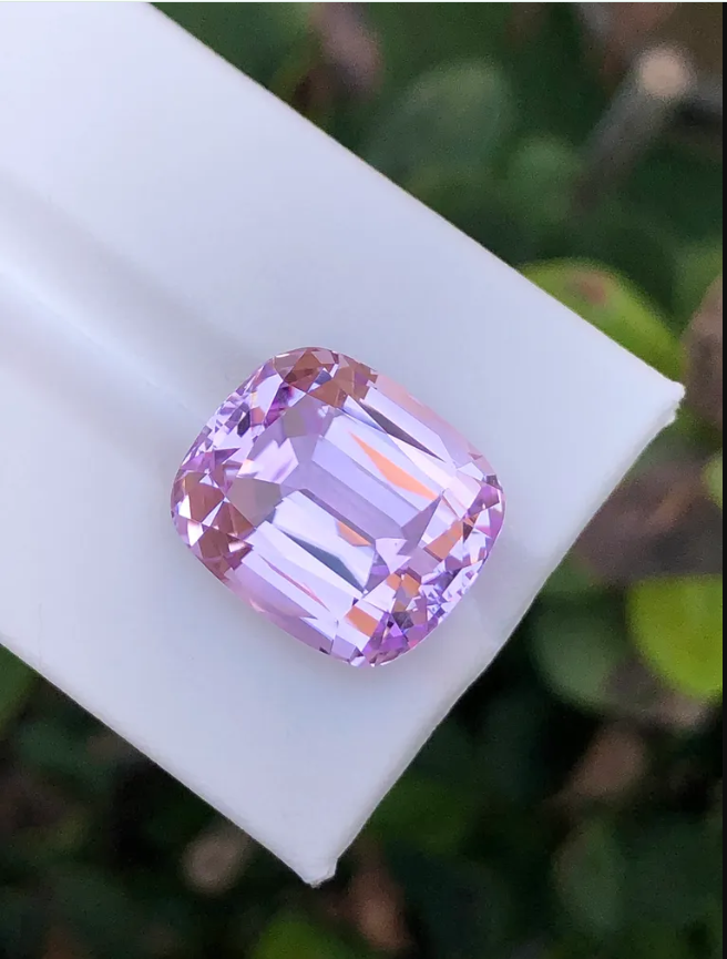 Gem Stone - Variety (Kunzite) - Color (Purplish Pink) - Shape (Hexagone) - Species (Natural Spodumene) - 22.75-carat